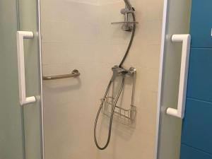 Charmant T1 à 5 min des Thermes, 2*, balcon, cuisine équipée, proche commerces - FR-1-553-179