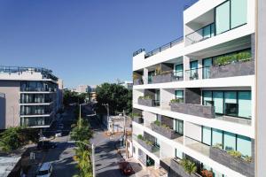 Torre Diez by Grupo Amber