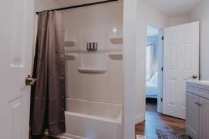 2B-1B Work & Play De WFH Setup Near City Fun