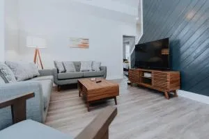 Modern Soulard 4BR-2BR Group Haven Patio & Fun - Cahokia