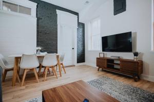 Old 716 2-bed bottom listing