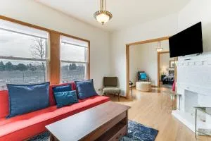 8 Mi to Chicago Oak Park Home with Fenced Backyard! - Stickney