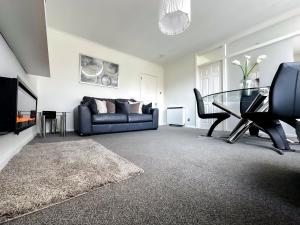 Contemporary and Cosy Birmingham Apartment- Free Parking & Wi-FI