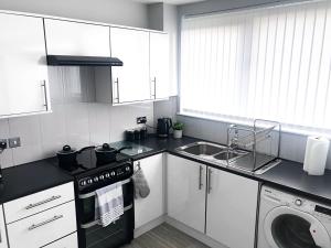 Contemporary and Cosy Birmingham Apartment- Free Parking & Wi-FI