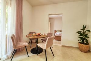 Ardura shimmering on the sea