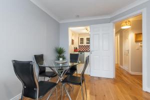 Holywell Rise Swords