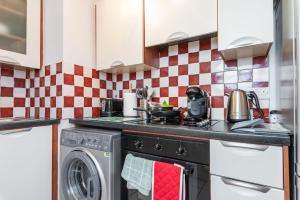 Holywell Rise Swords