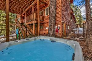 Black Bear Villa - large 4 BR 4 BA hot tub game room