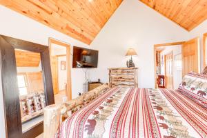 Scenic Murphy Cabin ~ 16 Mi to Blue Ridge