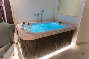 MG Sapphire Jacuzzi Premium Suite