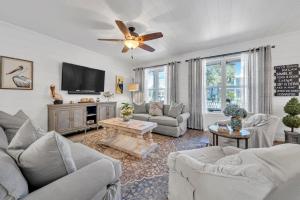 Pelicans Nest II - Easy walk to the beach & Pool