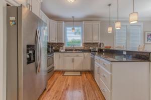 50 yards to the Seacrest lagoon Pool, Walking distance to the beach!