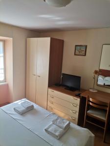 Apartments with parking spaces Pag - 22601