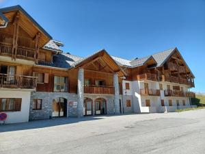Appartement spacieux à 300m des pistes et commerces, balcon sud, parking. Confortable - FR-1-618-23