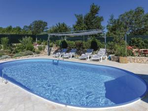 Family-friendly apartments with swimming pool Vojnic Sinjski, Zagora - 22835