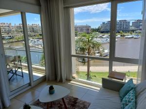 DEPARTAMENTO CONDOMINIO BAHIA GRANDE NORDELTA , TIGRE , CON BALCÓN Y VISTA A LA Bahia , piscina exterior opcional arancelada