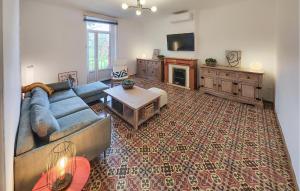 Maisons de vacances Lovely Home In Faugres With Outdoor Swimming Pool : photos des chambres