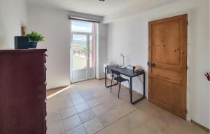 Maisons de vacances Lovely Home In Faugres With Outdoor Swimming Pool : photos des chambres