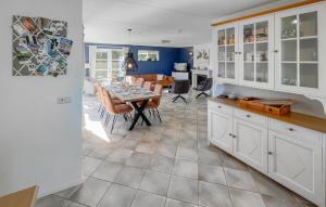 3 Bedroom Beautiful Home In Makkum