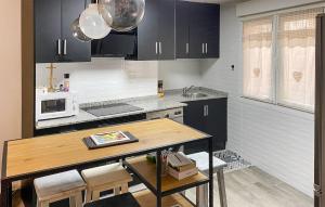 3 Bedroom Amazing Apartment In Luanco