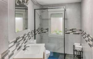 3 Bedroom Amazing Apartment In Luanco