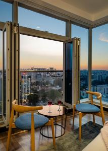 Spacious Central Apartments for Group and Family - Sailing Tower