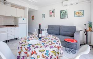 Awesome Apartment In Torrevieja