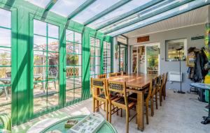 Maisons de vacances Lovely Home In La Bernerie-En-Retz : photos des chambres