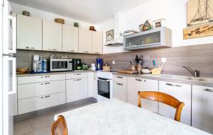 Lovely Home In La Bernerie-En-Retz