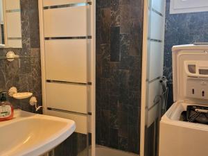 Charmant F3 Mezzanine avec Piscine, Clim, Proche Plage et Centre - 4 Pers. - FR-1-559-35