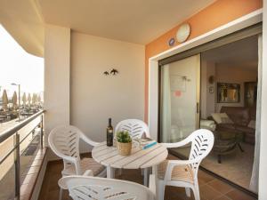 Apartamento en Empuriabrava: Frente al Mar, Piscinas, Parking y Vistas a la Bahía - HISP-288-39