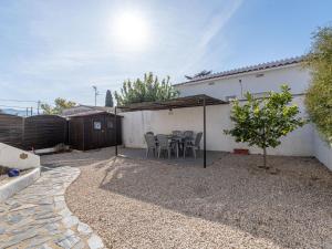 Casa luminosa con amplia terraza en Roses, cerca de la playa y bien equipada - HISP-288-42