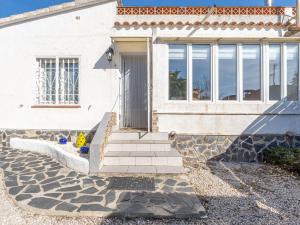 Casa luminosa con amplia terraza en Roses, cerca de la playa y bien equipada - HISP-288-42