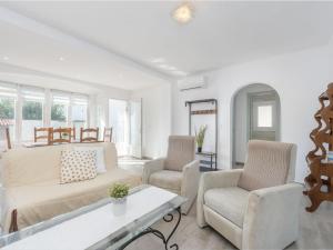 Casa luminosa con amplia terraza en Roses, cerca de la playa y bien equipada - HISP-288-42