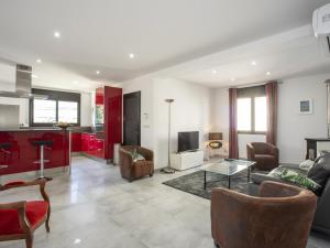 Casa con piscina, 5 dormitorios, cerca de la playa y centro - HISP-288-49