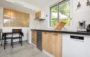 Appartements Beautiful Apartment In Biot With Wifi : photos des chambres