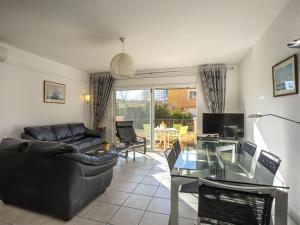 Casa con piscina privada a 100m de la playa, ideal para familias - HISP-288-61