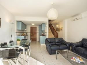 Casa con piscina privada a 100m de la playa, ideal para familias - HISP-288-61