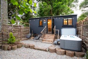 The Mar Huts - The Lomond Hut