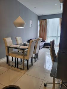 Robertson Apartment with City View