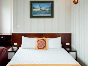 Phuong Nam Hotel Aeon Mall Long Bien