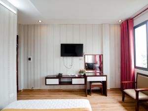 Phuong Nam Hotel Aeon Mall Long Bien