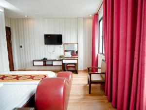 Phuong Nam Hotel Aeon Mall Long Bien