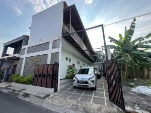 Nofrah House Syariah Mitra RedDoorz - Colomadu