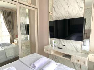 2 Br Grand Madison Condominium Near Central Park