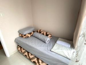 2 Br Grand Madison Condominium Near Central Park