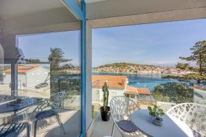 RR Losinj Harbour View Apartment and Studio - Happy Rentals