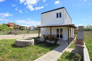 Holiday Home Lavanda with Jacuzzi