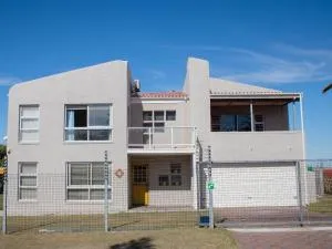 The Yellow Door - 干斯拜