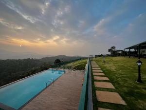 Cloudy Court Resort